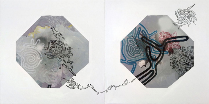 dwa obrazy abstrakcyjne w kształcie portretów trumiennych